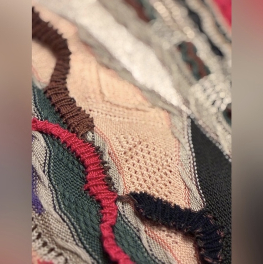 COOGI Sweater - Picture 8 of 15